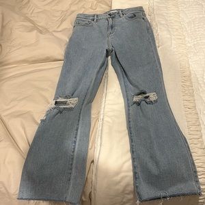 Cropped boot cute Jean. Light wash. Distressed.